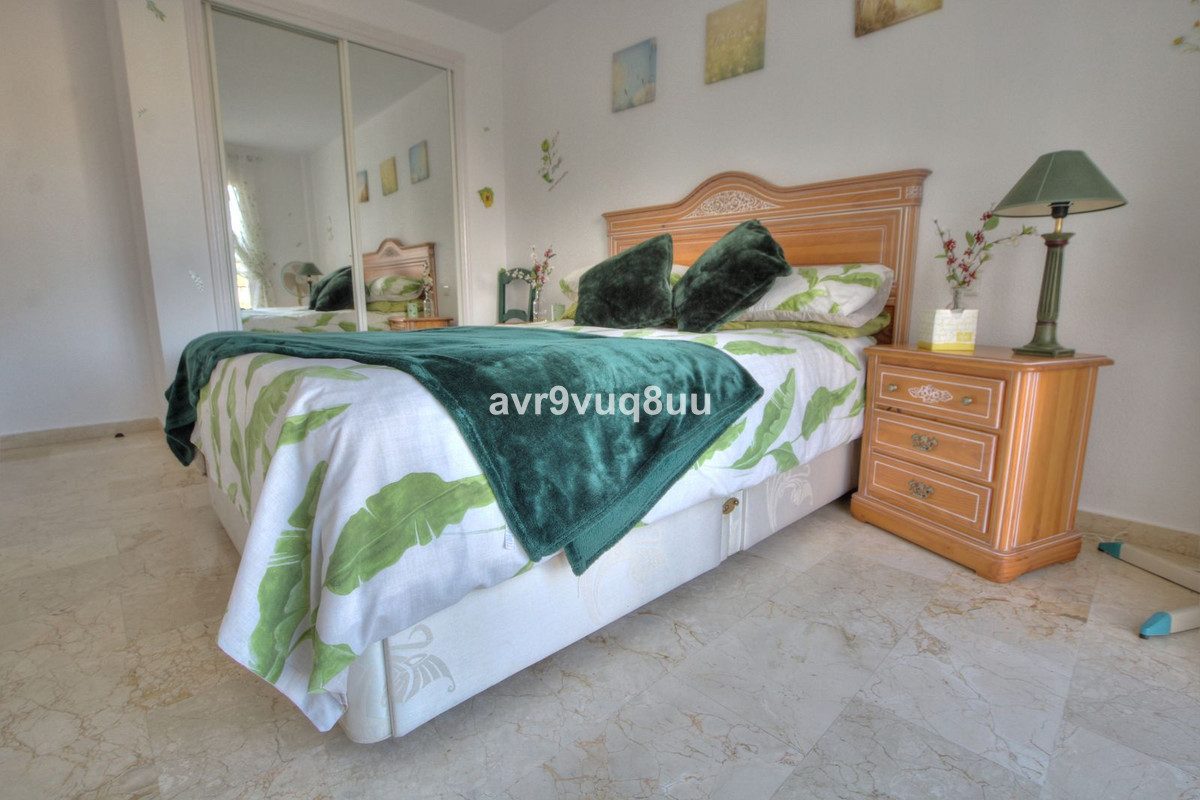 Middle Floor Apartment in Mijas, Costa del Sol – 2 beds – 295000 € - photo 10 of 20