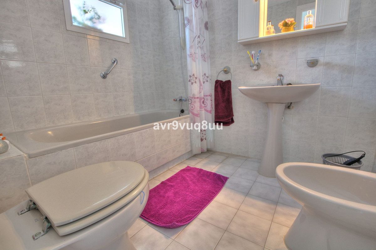 Middle Floor Apartment in Mijas, Costa del Sol – 2 beds – 295000 € - photo 11 of 20