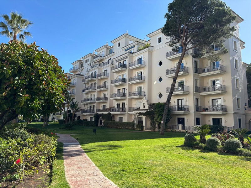 Middle Floor Apartment in Marbella, Costa del Sol – 3 beds – 895000 €