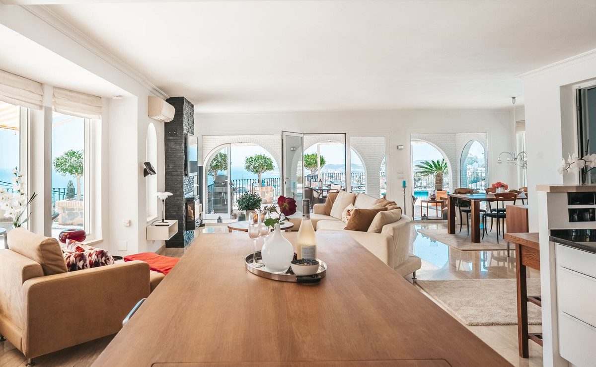 Detached Villa in Benalmadena, Costa del Sol – 4 beds – 2695000 € - photo 11 of 73
