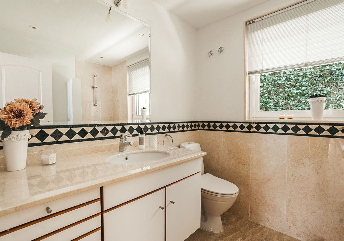 Detached Villa in Benalmadena, Costa del Sol – 4 beds – 2695000 € - photo 33 of 73