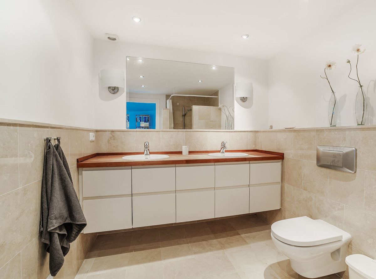 Detached Villa in Benalmadena, Costa del Sol – 4 beds – 2695000 € - photo 40 of 73