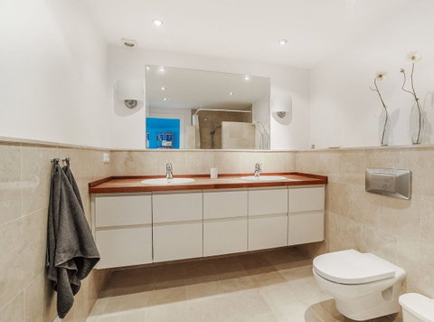 Detached Villa in Benalmadena, Costa del Sol – 4 beds – 2695000 € - photo 40 of 73
