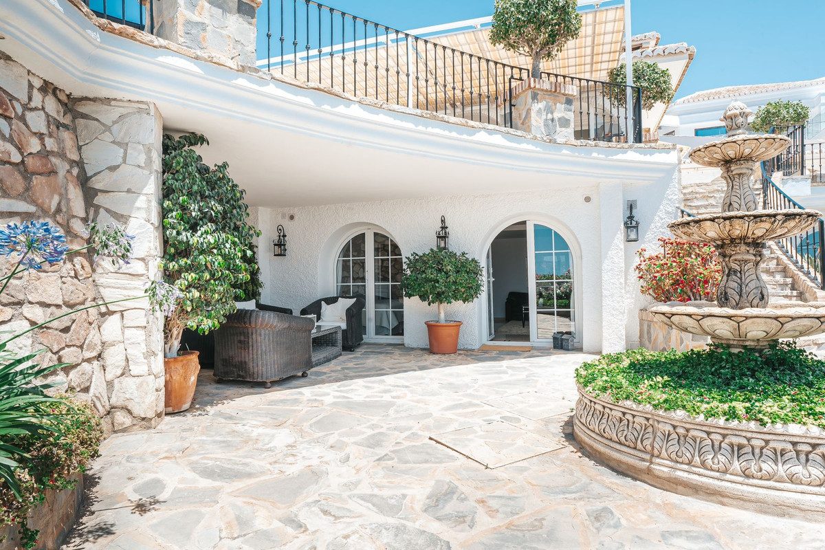 Detached Villa in Benalmadena, Costa del Sol – 4 beds – 2695000 € - photo 41 of 73