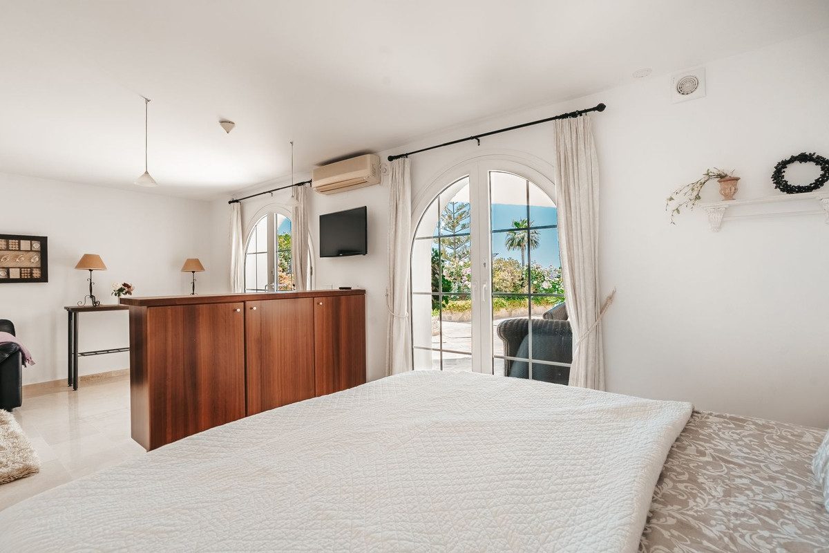 Detached Villa in Benalmadena, Costa del Sol – 4 beds – 2695000 € - photo 44 of 73