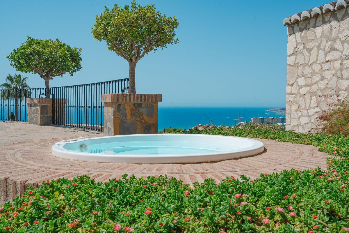 Detached Villa in Benalmadena, Costa del Sol – 4 beds – 2695000 € - photo 49 of 73