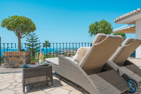 Detached Villa in Benalmadena, Costa del Sol – 4 beds – 2695000 € - photo 50 of 73