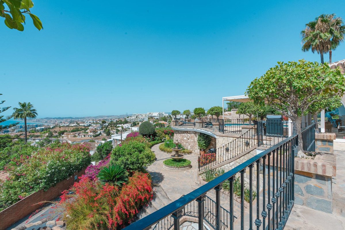Detached Villa in Benalmadena, Costa del Sol – 4 beds – 2695000 € - photo 61 of 73