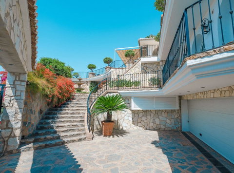 Detached Villa in Benalmadena, Costa del Sol – 4 beds – 2695000 € - photo 66 of 73