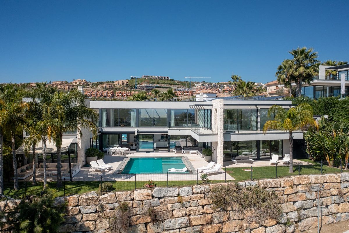 Detached Villa in Benahavís, Costa del Sol – 5 beds – 4950000 € - photo 1 of 42