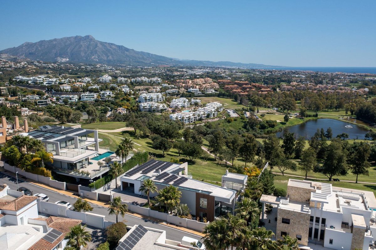 Detached Villa in Benahavís, Costa del Sol – 5 beds – 4950000 € - photo 2 of 42