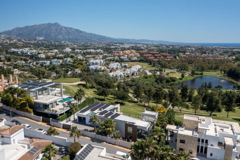 Detached Villa in Benahavís, Costa del Sol – 5 beds – 4950000 € - photo 2 of 42