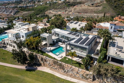 Detached Villa in Benahavís, Costa del Sol – 5 beds – 4950000 € - photo 4 of 42