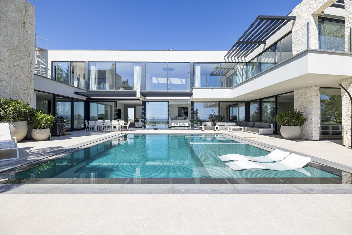 Detached Villa in Benahavís, Costa del Sol – 5 beds – 4950000 € - photo 5 of 42