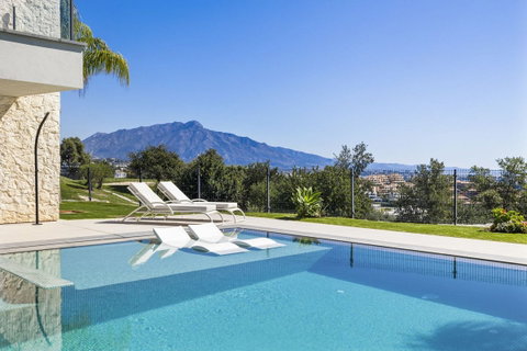 Detached Villa in Benahavís, Costa del Sol – 5 beds – 4950000 € - photo 6 of 42