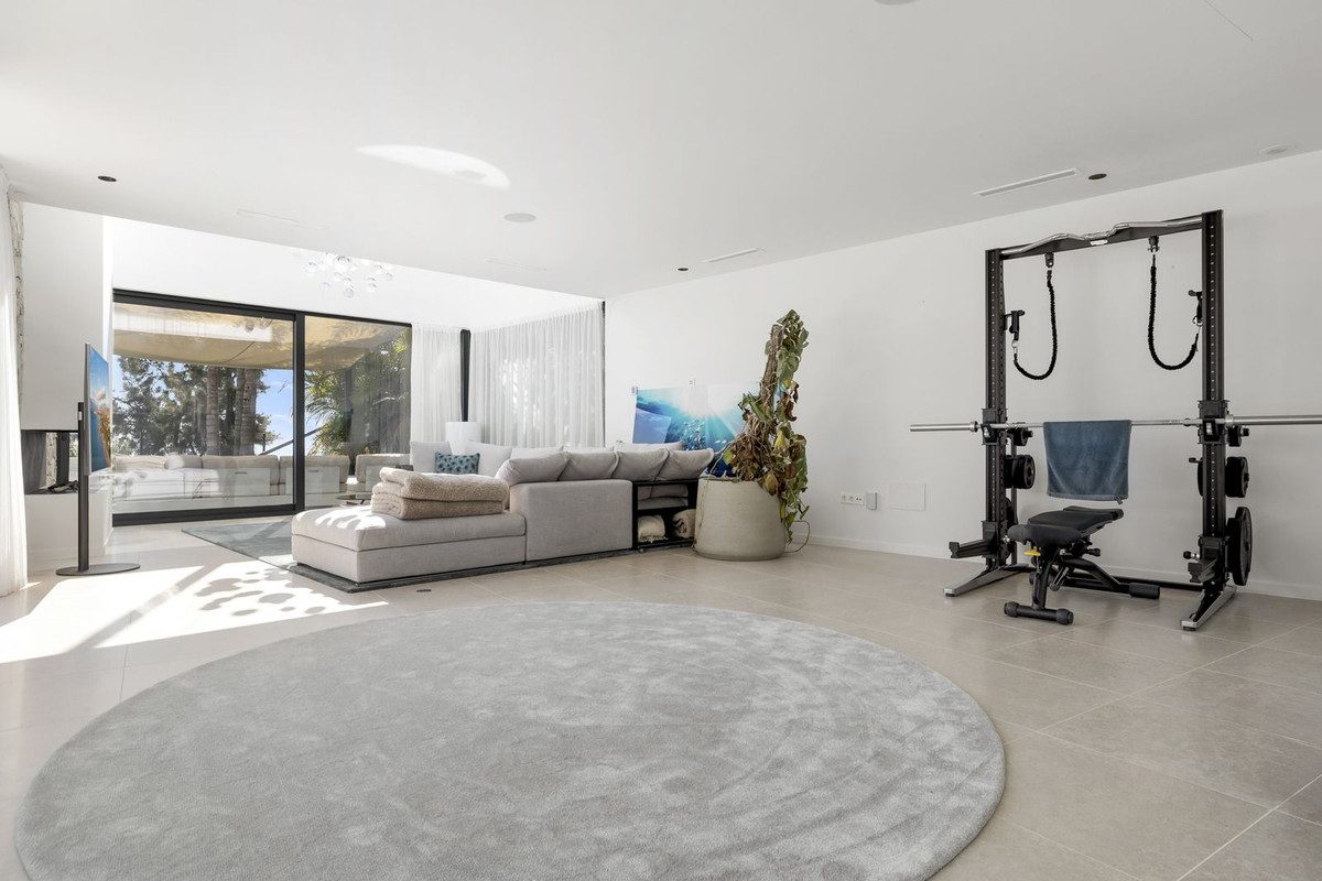 Detached Villa in Benahavís, Costa del Sol – 5 beds – 4950000 € - photo 8 of 42