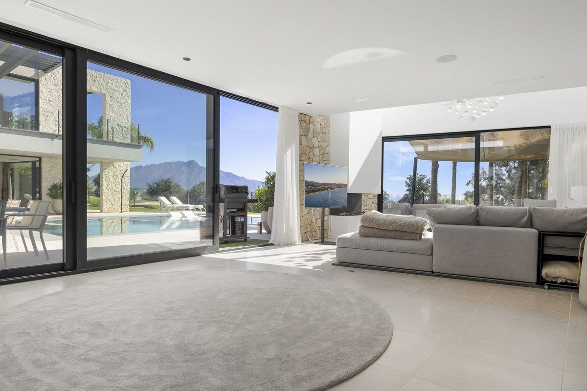 Detached Villa in Benahavís, Costa del Sol – 5 beds – 4950000 € - photo 9 of 42
