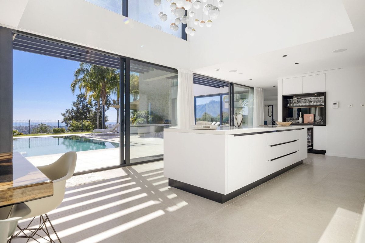 Detached Villa in Benahavís, Costa del Sol – 5 beds – 4950000 € - photo 13 of 42