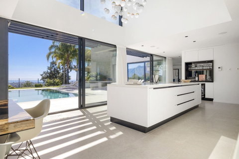 Detached Villa in Benahavís, Costa del Sol – 5 beds – 4950000 € - photo 13 of 42