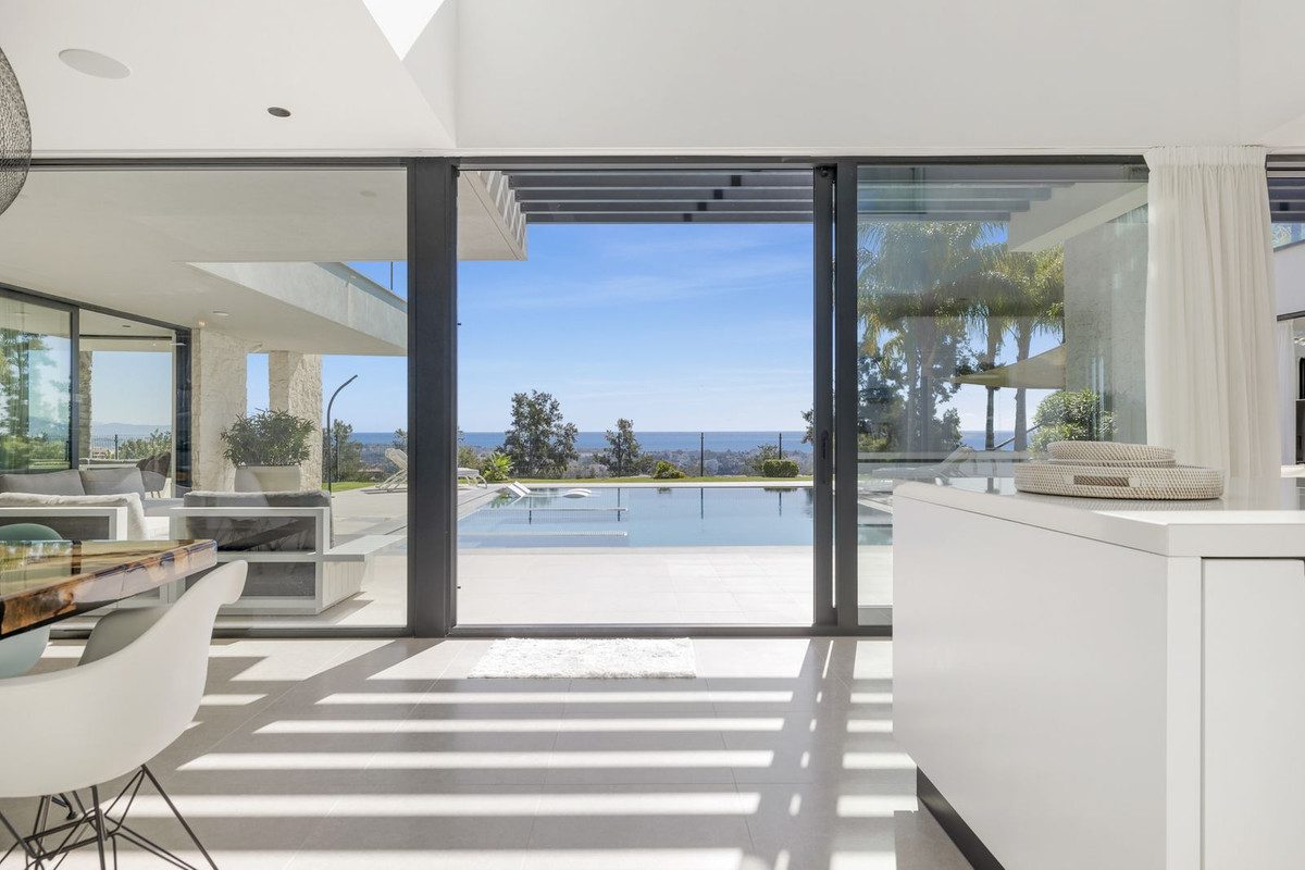 Detached Villa in Benahavís, Costa del Sol – 5 beds – 4950000 € - photo 15 of 42