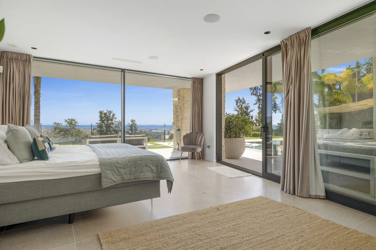 Detached Villa in Benahavís, Costa del Sol – 5 beds – 4950000 € - photo 20 of 42