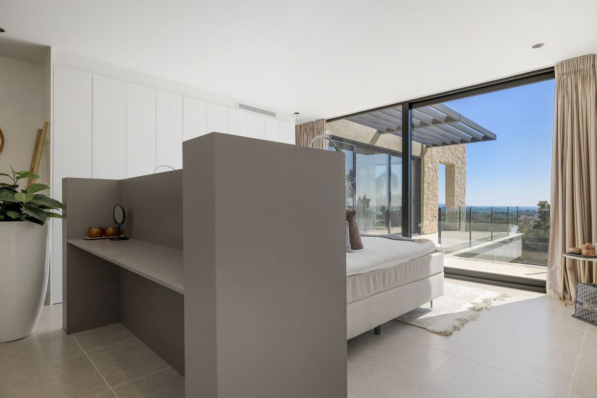 Detached Villa in Benahavís, Costa del Sol – 5 beds – 4950000 € - photo 25 of 42