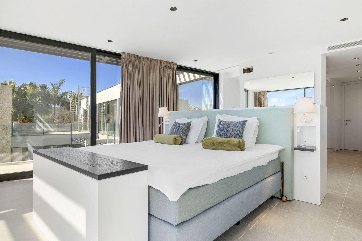 Detached Villa in Benahavís, Costa del Sol – 5 beds – 4950000 € - photo 30 of 42