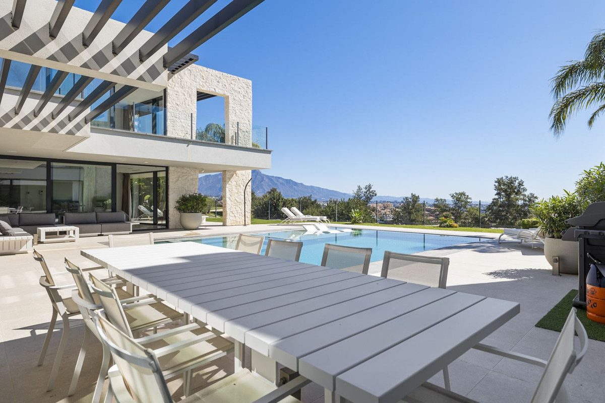 Detached Villa in Benahavís, Costa del Sol – 5 beds – 4950000 € - photo 33 of 42