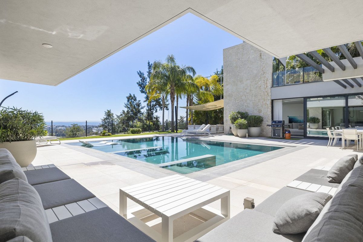 Detached Villa in Benahavís, Costa del Sol – 5 beds – 4950000 € - photo 36 of 42