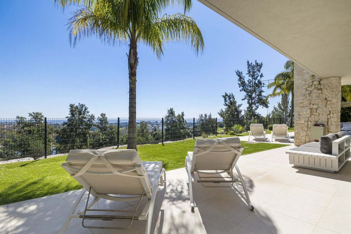 Detached Villa in Benahavís, Costa del Sol – 5 beds – 4950000 € - photo 37 of 42