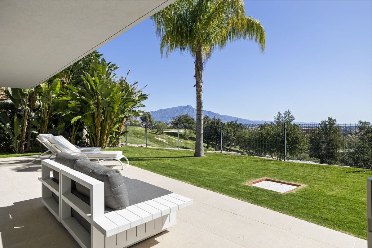 Detached Villa in Benahavís, Costa del Sol – 5 beds – 4950000 € - photo 38 of 42