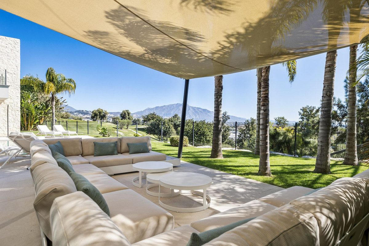 Detached Villa in Benahavís, Costa del Sol – 5 beds – 4950000 € - photo 39 of 42