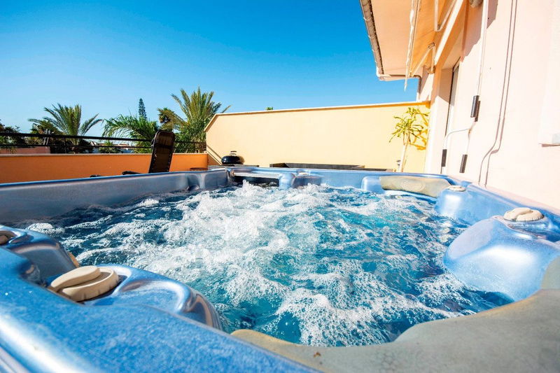 Top Floor Apartment in Marbella, Costa del Sol – 2 beds – 408000 €