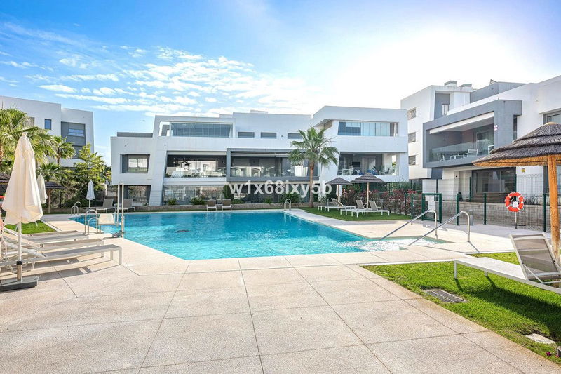 Middle Floor Apartment in Estepona, Costa del Sol – 2 beds – 487000 €