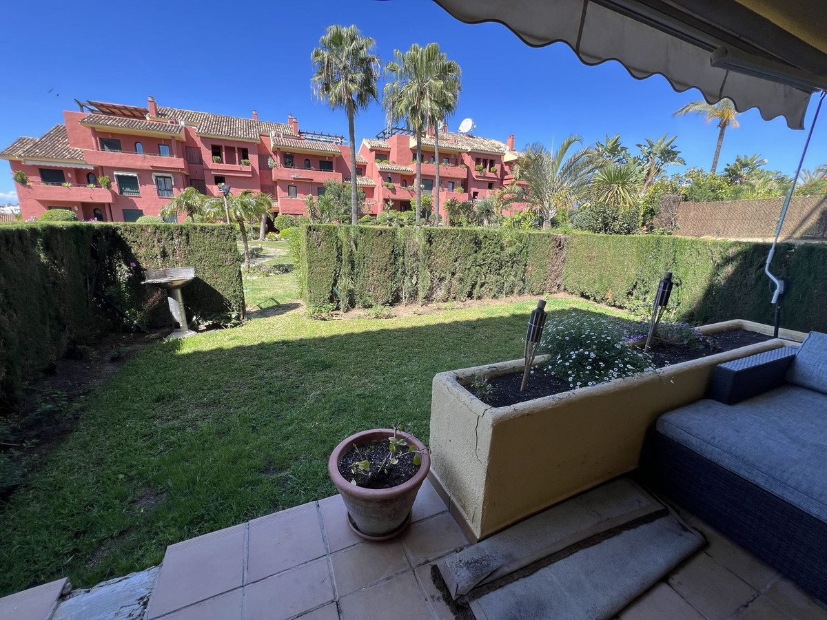 Ground Floor Apartment in Estepona, Costa del Sol – 2 beds – 335000 € - photo 1 of 12