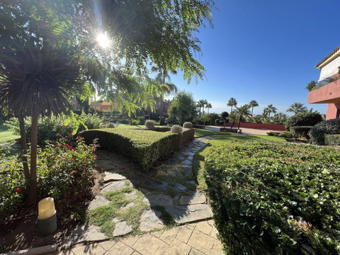 Ground Floor Apartment in Estepona, Costa del Sol – 2 beds – 335000 € - photo 3 of 12