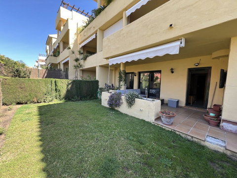 Ground Floor Apartment in Estepona, Costa del Sol – 2 beds – 335000 € - photo 4 of 12
