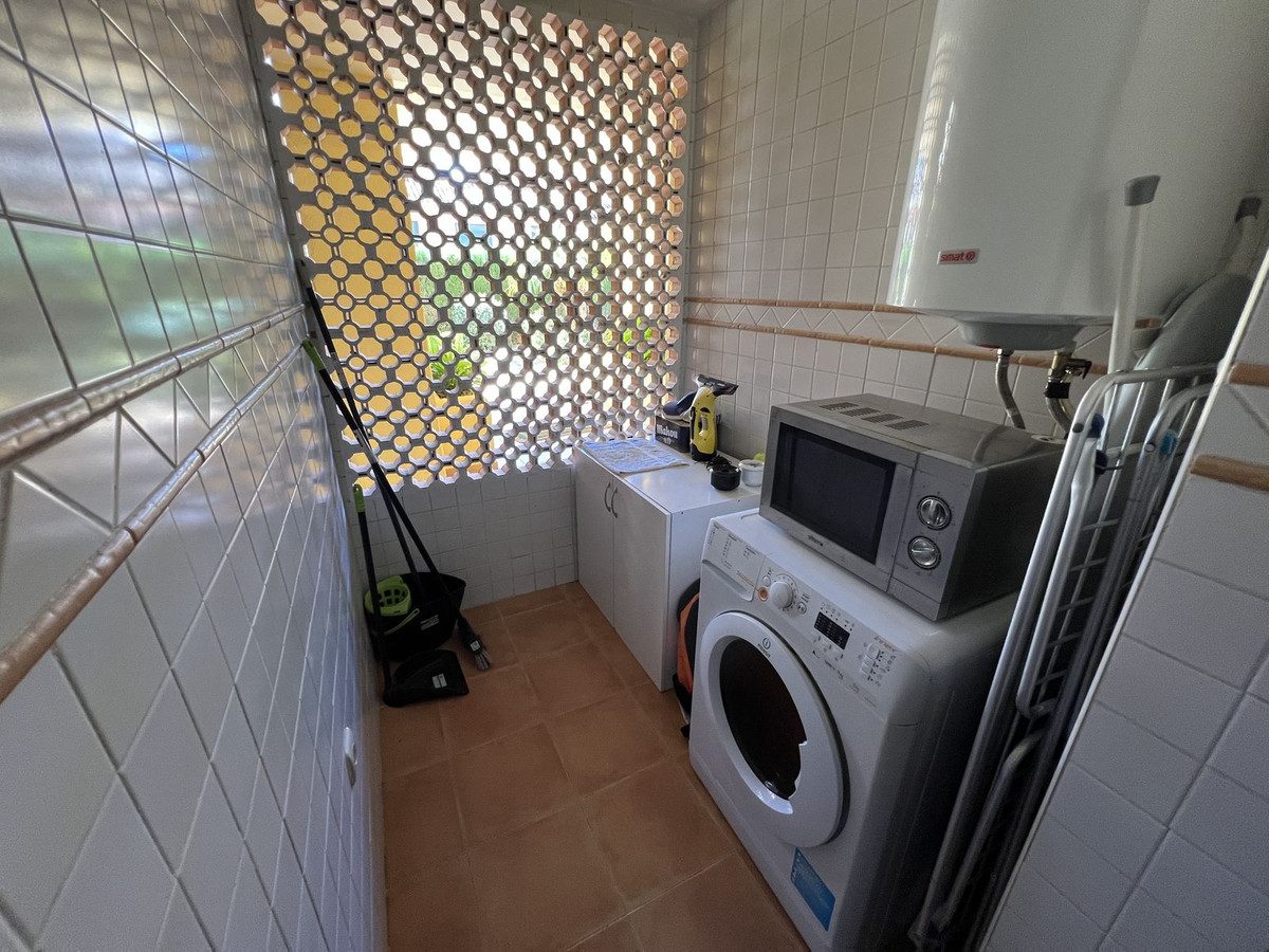 Ground Floor Apartment in Estepona, Costa del Sol – 2 beds – 335000 € - photo 7 of 12