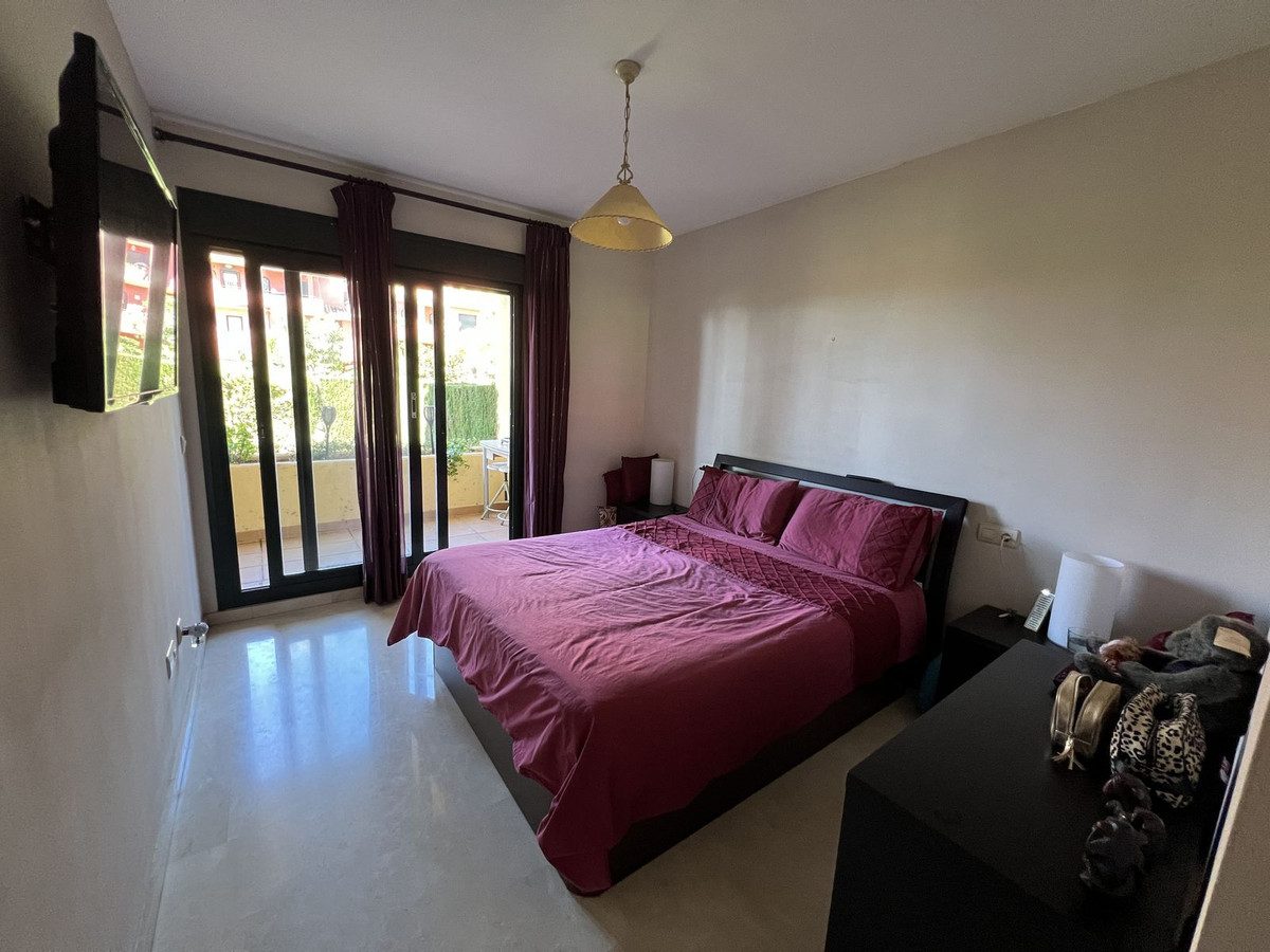 Ground Floor Apartment in Estepona, Costa del Sol – 2 beds – 335000 € - photo 8 of 12