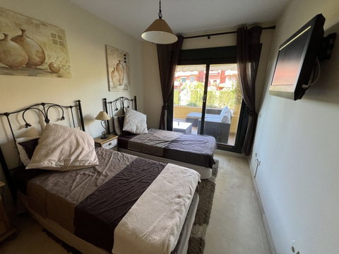 Ground Floor Apartment in Estepona, Costa del Sol – 2 beds – 335000 € - photo 10 of 12