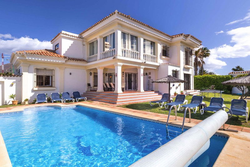 Detached Villa in Estepona, Costa del Sol – 5 beds – 995000 €