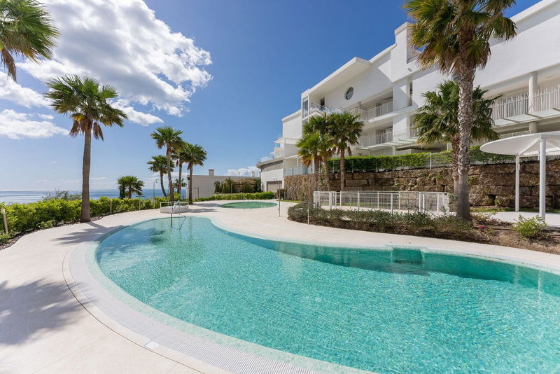 Middle Floor Apartment in Fuengirola, Costa del Sol – 2 beds – 640000 €