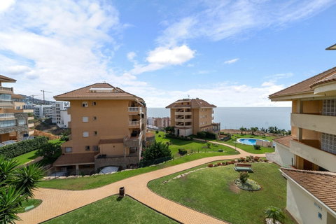 Middle Floor Apartment in Fuengirola, Costa del Sol – 3 beds – 480000 € - photo 2 of 29