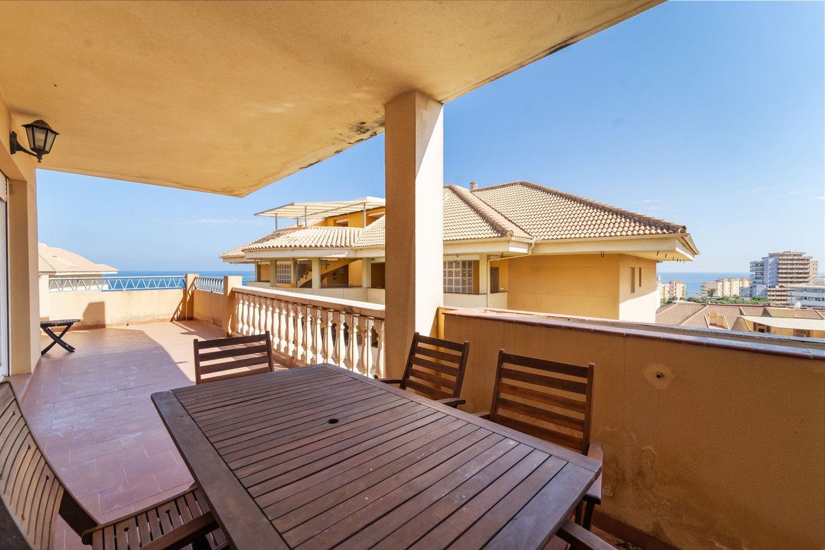 Middle Floor Apartment in Fuengirola, Costa del Sol – 3 beds – 480000 € - photo 4 of 29
