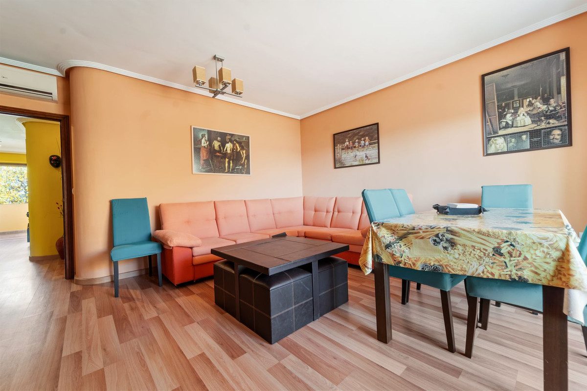 Middle Floor Apartment in Fuengirola, Costa del Sol – 3 beds – 480000 € - photo 7 of 29