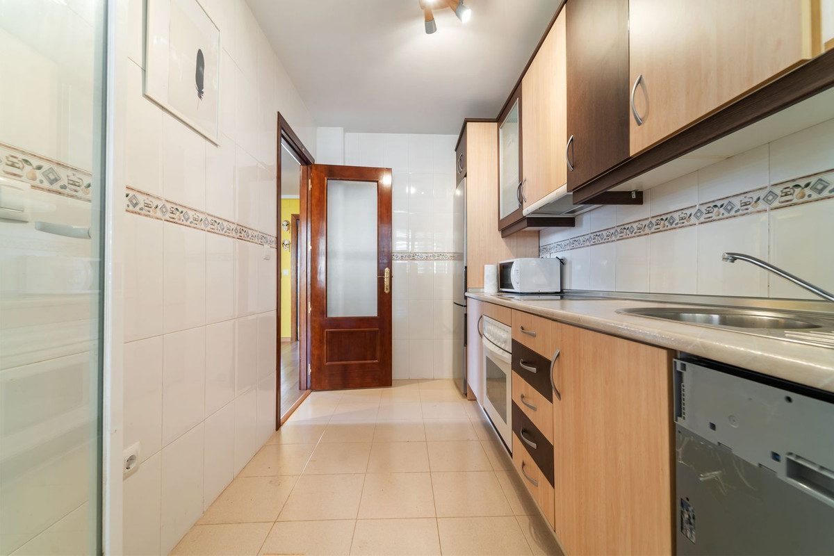 Middle Floor Apartment in Fuengirola, Costa del Sol – 3 beds – 480000 € - photo 9 of 29