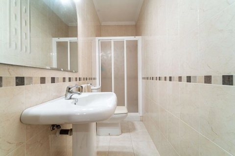 Middle Floor Apartment in Fuengirola, Costa del Sol – 3 beds – 480000 € - photo 14 of 29