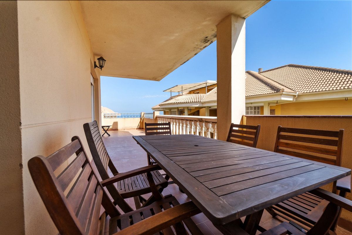 Middle Floor Apartment in Fuengirola, Costa del Sol – 3 beds – 480000 € - photo 16 of 29
