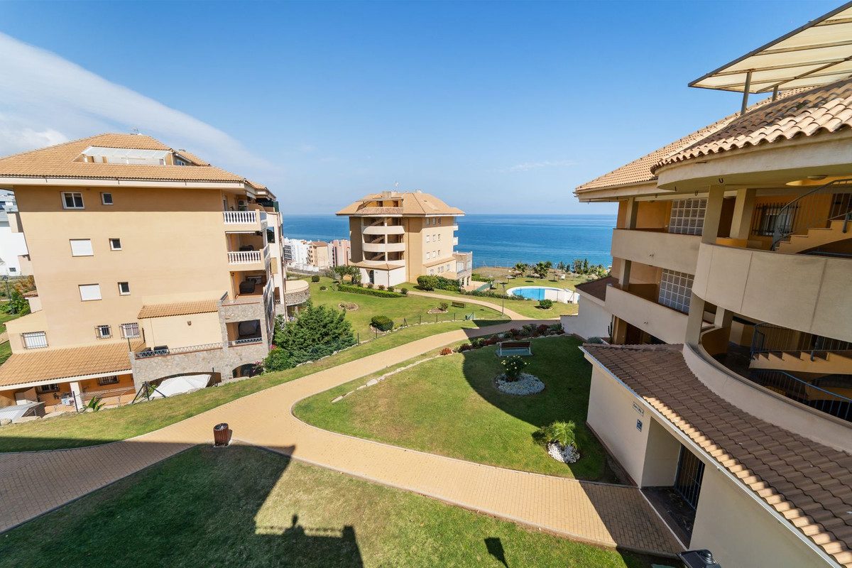 Middle Floor Apartment in Fuengirola, Costa del Sol – 3 beds – 480000 € - photo 18 of 29