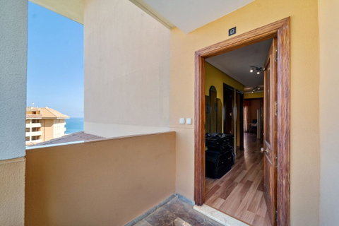 Middle Floor Apartment in Fuengirola, Costa del Sol – 3 beds – 480000 € - photo 19 of 29
